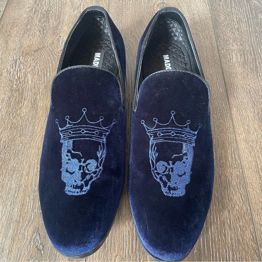 Steve Madden Blue Velvet Men's Loafers W/Scull Crown Embroidery.
Size 9